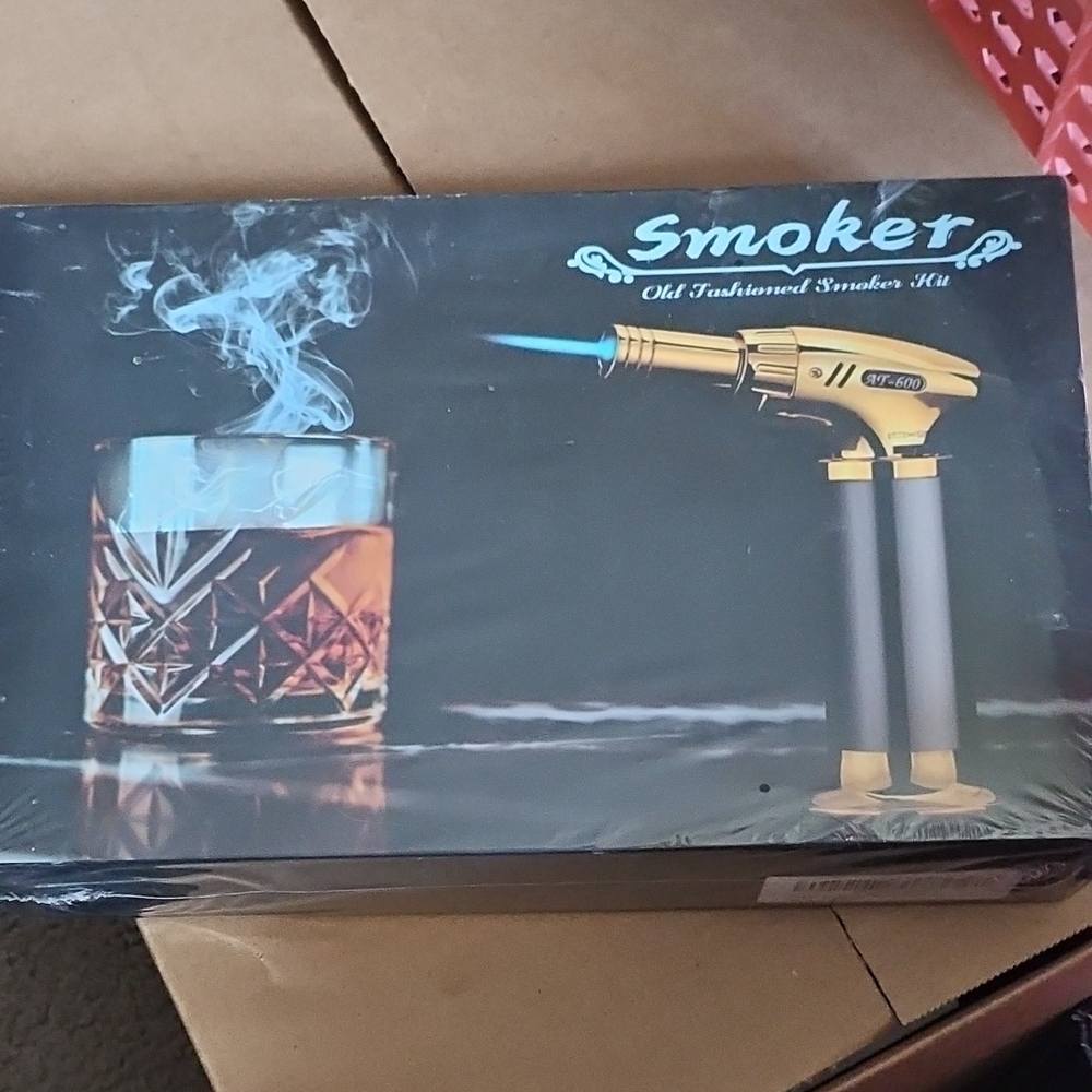 Old Fashioned Smoker Kit with Gold Torch